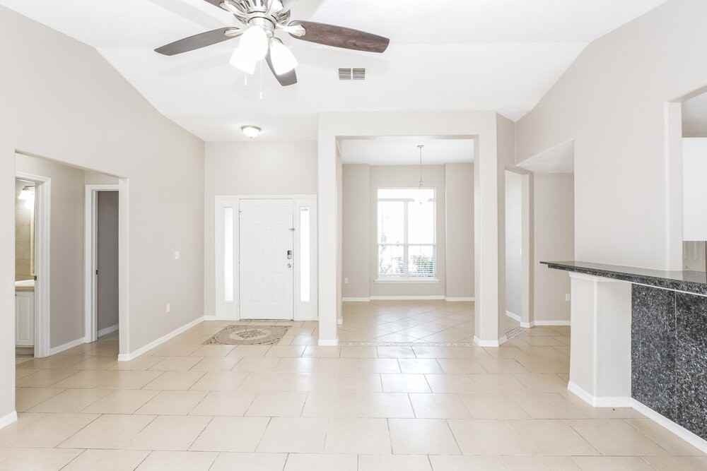 39 Peterlee Ct - Photo 4 of 16