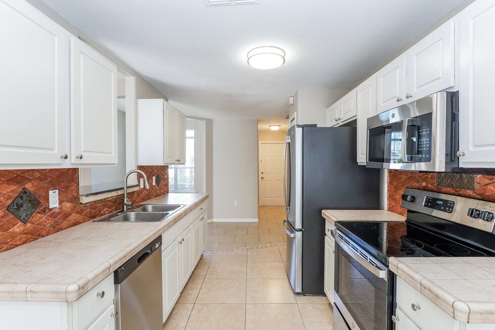 39 Peterlee Ct - Photo 6 of 16