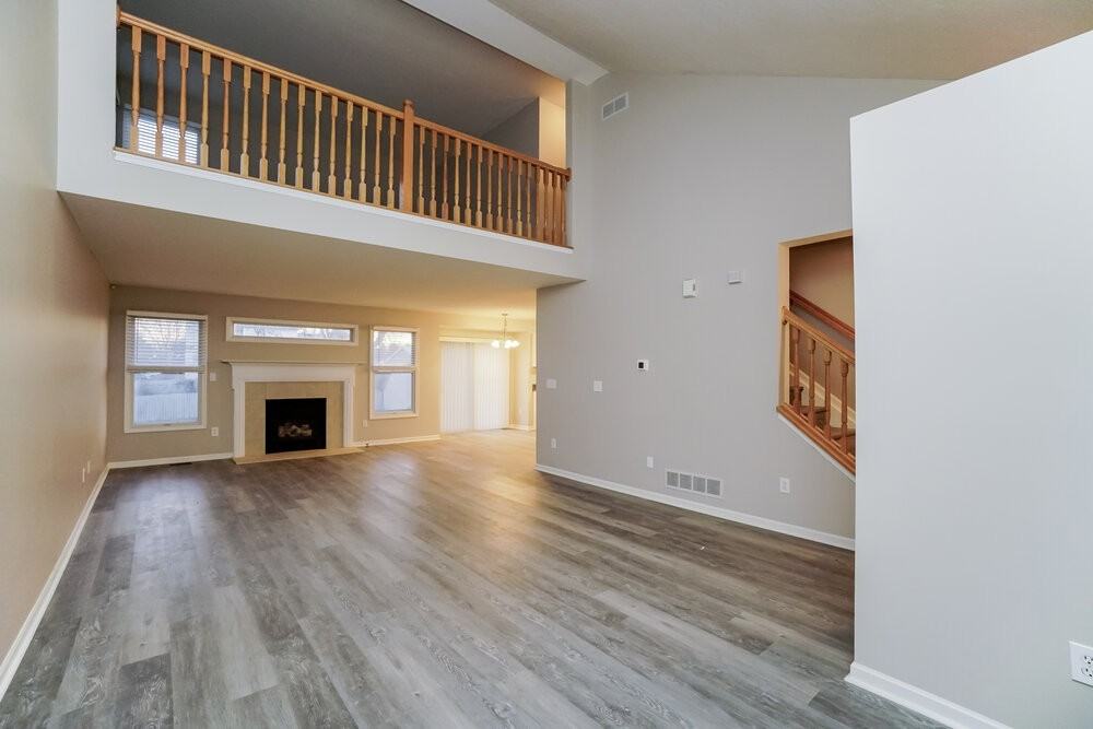 438 Wheatfield Dr - Photo 5 of 18