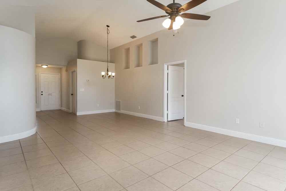 1634 Sand Key Cir - Photo 2 of 15