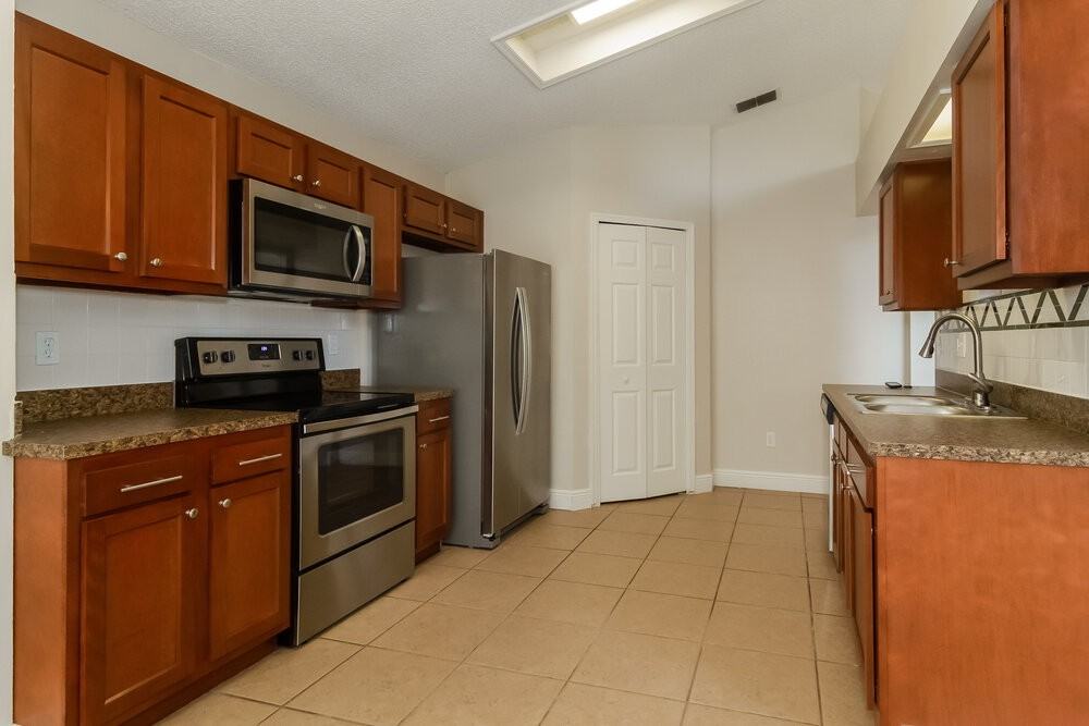 1634 Sand Key Cir - Photo 7 of 15