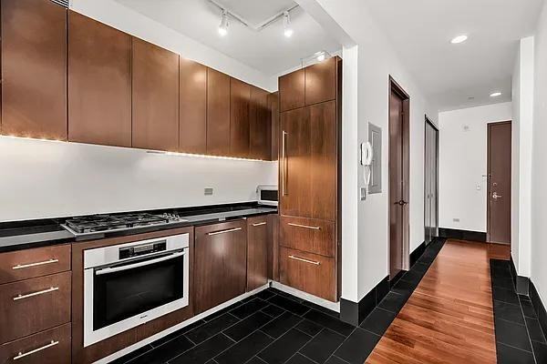 Broad St #21D - Photo 3 of 6