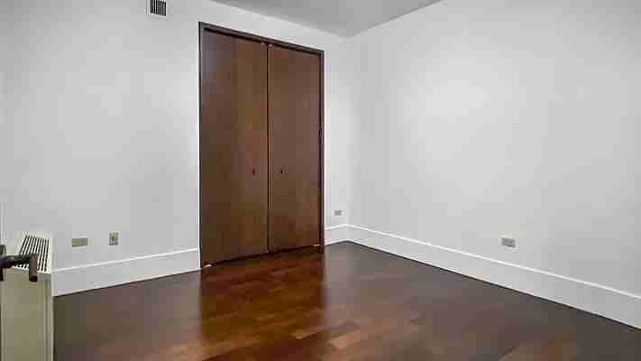 Broad St #16E - Photo 4 of 8