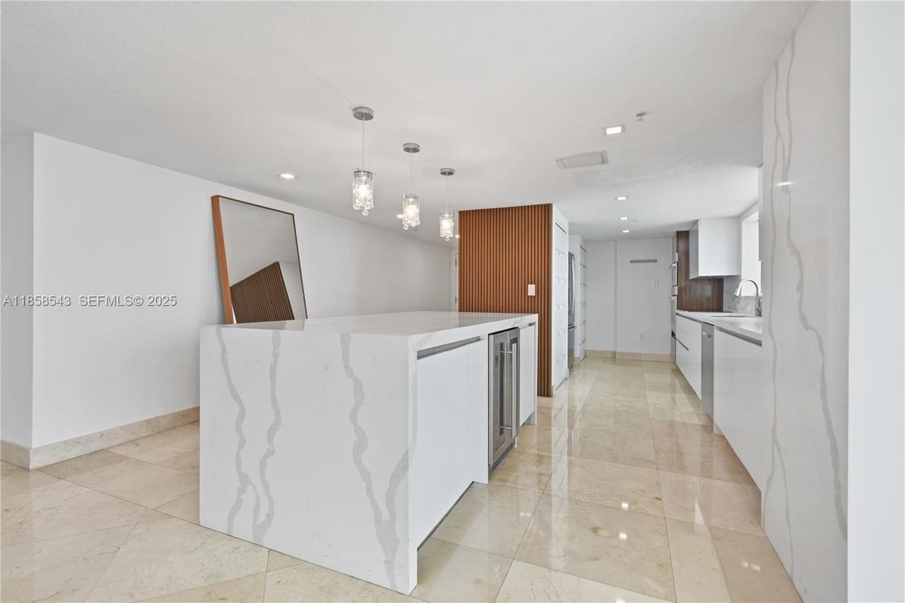 NE 19th St & Biscayne Blvd - Photo 6 of 32