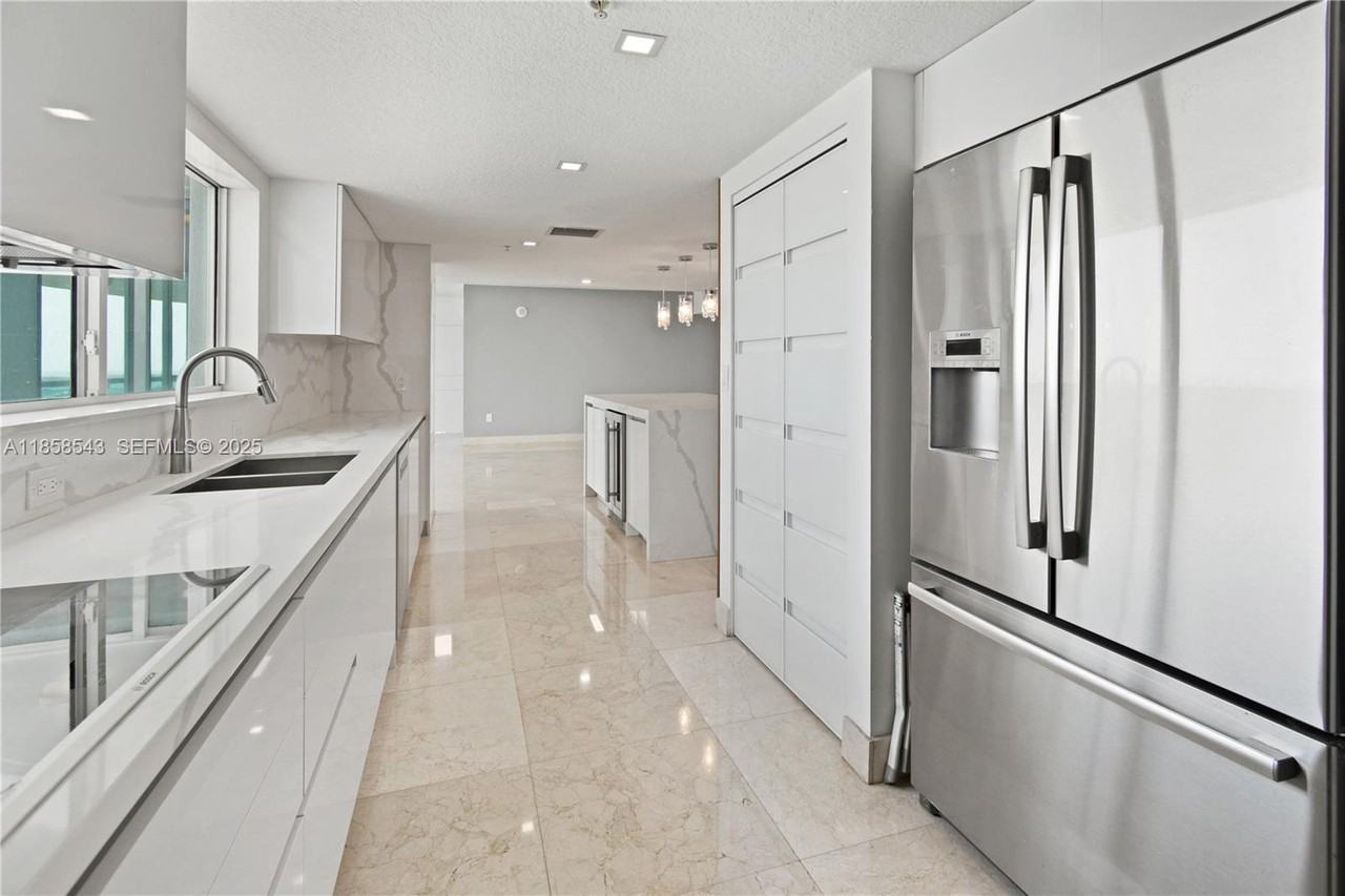 NE 19th St & Biscayne Blvd - Photo 7 of 32