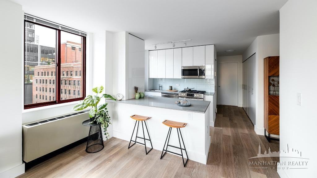 W 35th St #17D - Photo 7 of 10