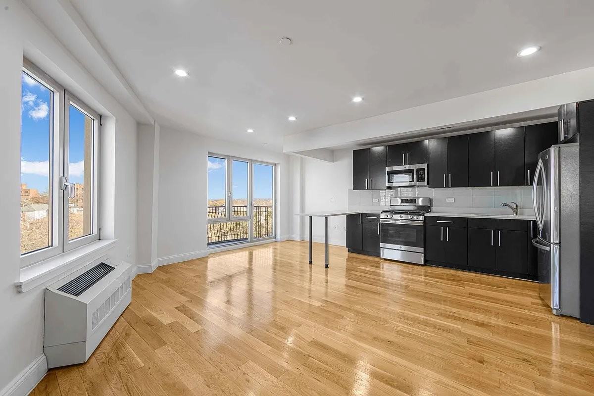 3030 Middletown Rd #6E - Photo 3 of 8