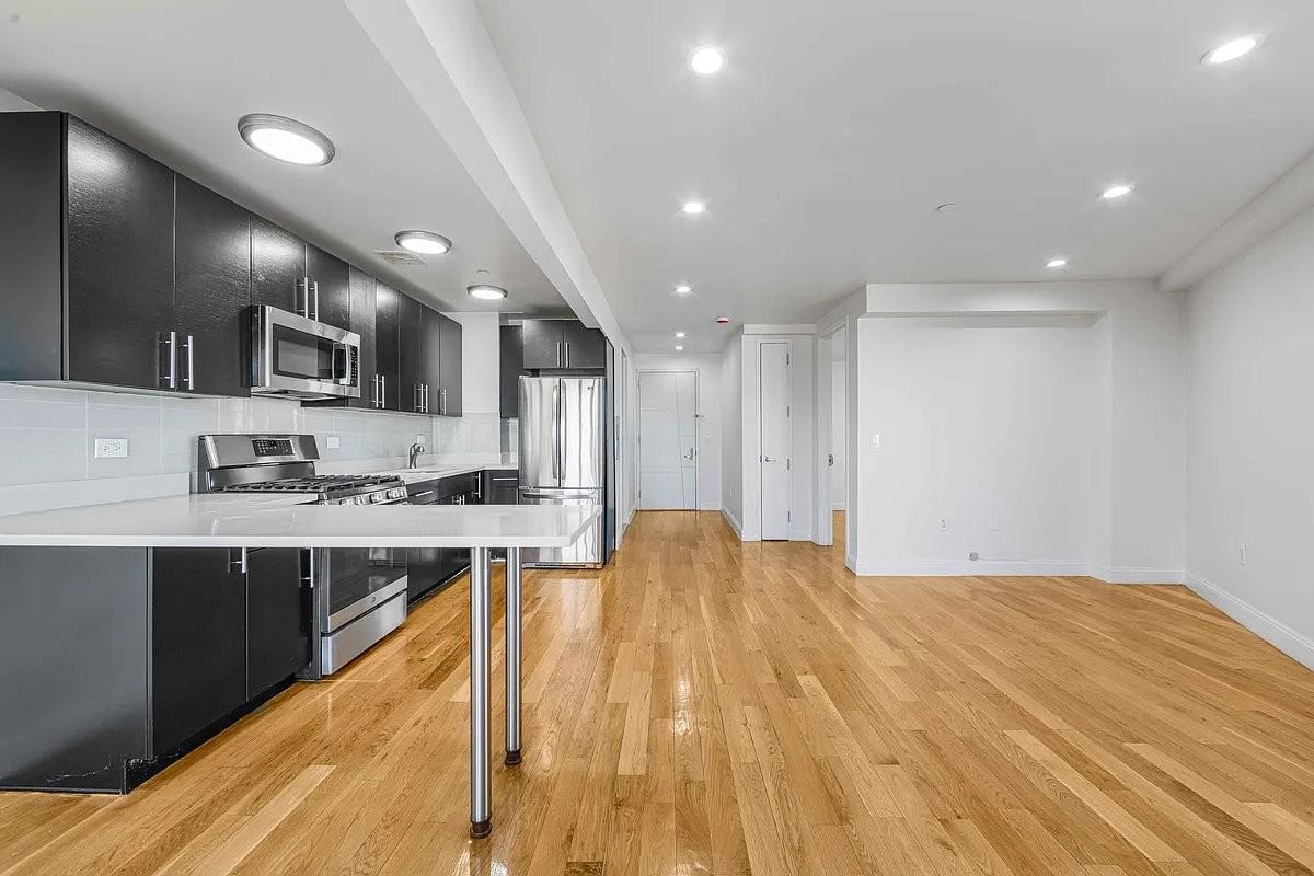 3030 Middletown Rd #6E - Photo 5 of 8