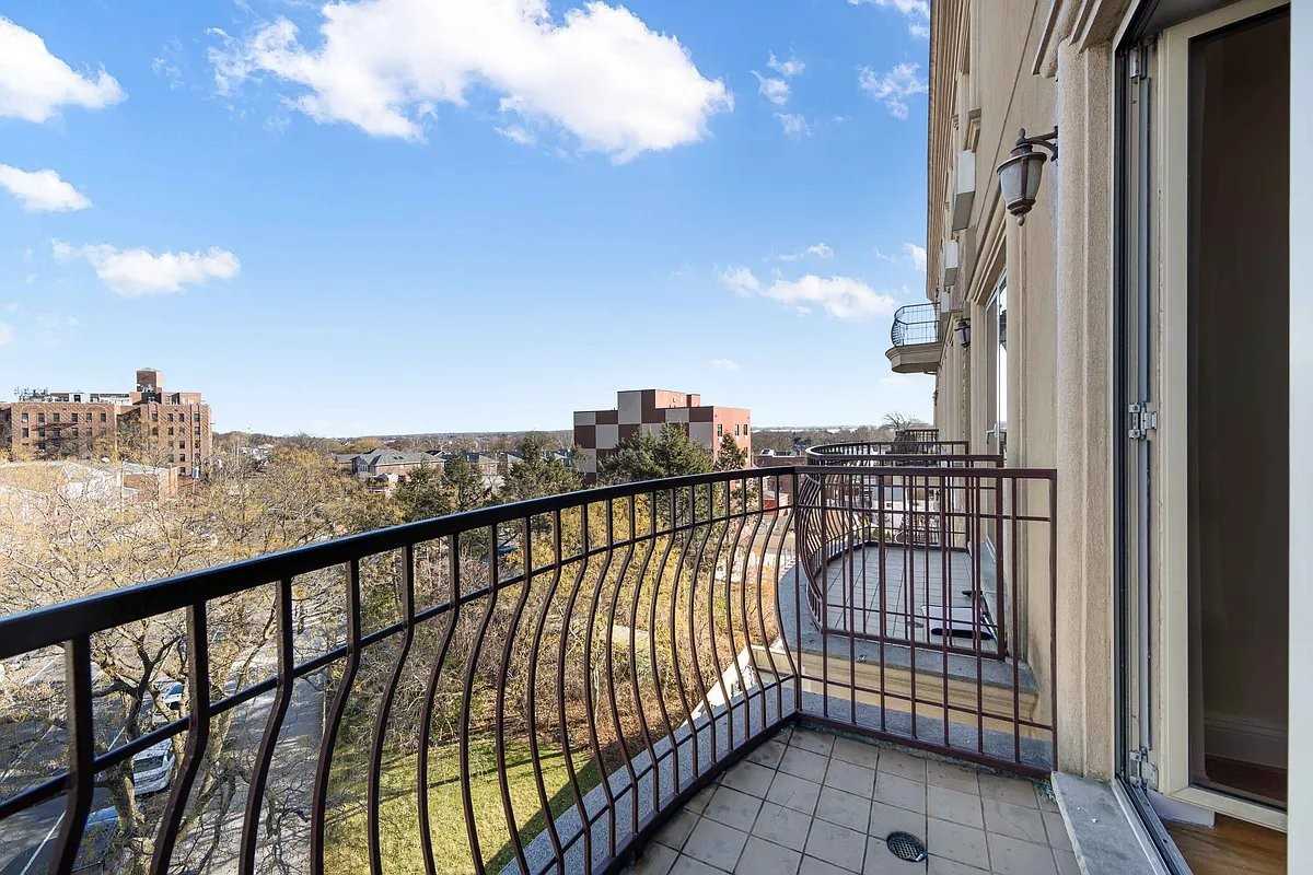 3030 Middletown Rd #6E - Photo 7 of 8