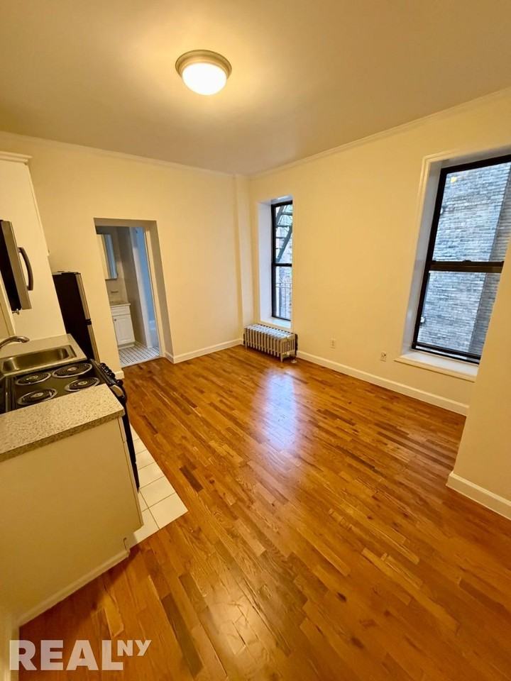 W 72nd St #3A - Photo 2 of 4