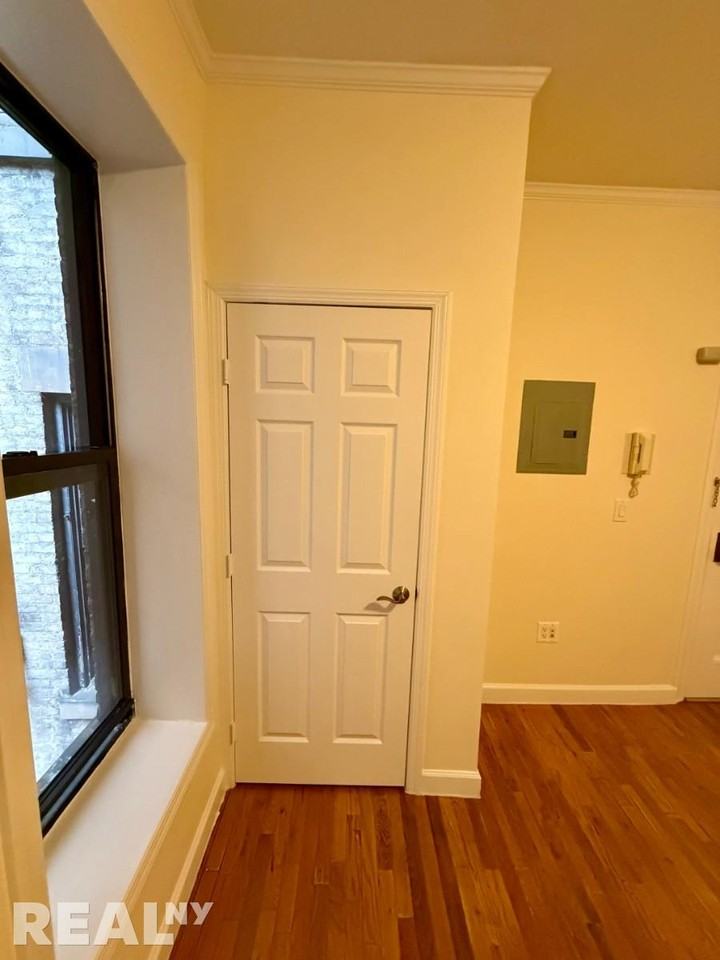 W 72nd St #3A - Photo 3 of 4