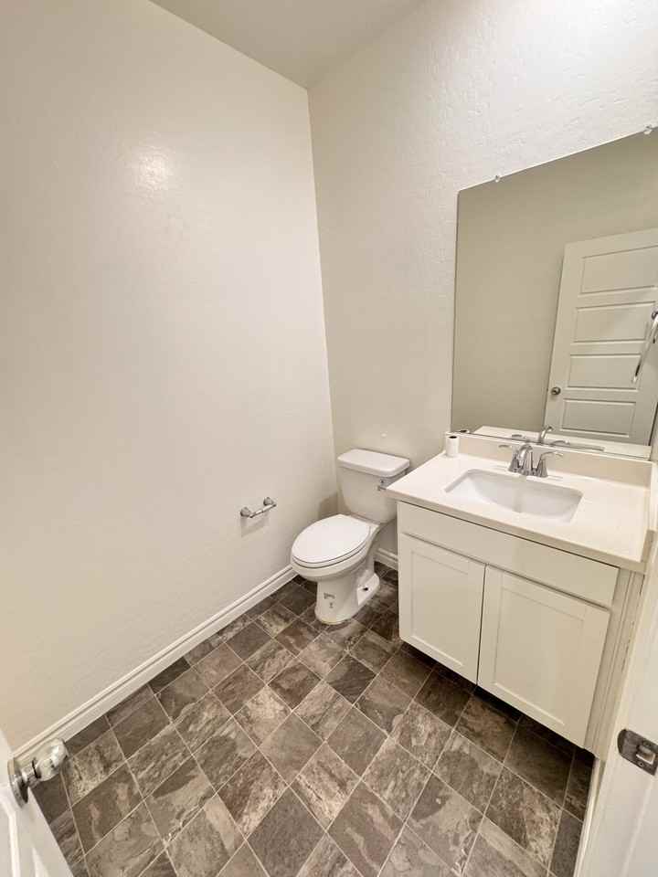 2711 Lindsey Springs St - Photo 5 of 41