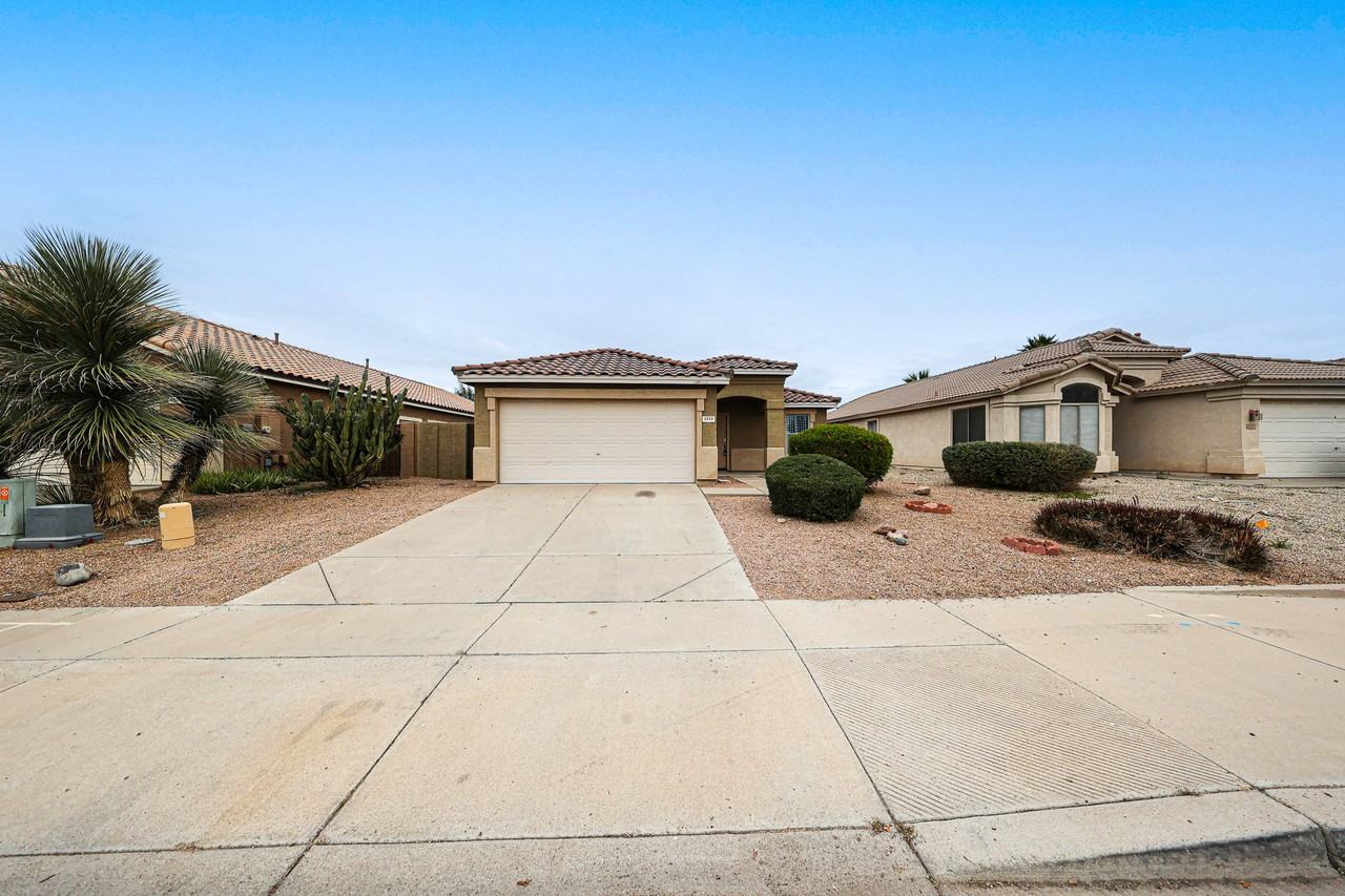 8554 E Meseto Ave - Photo 3 of 32