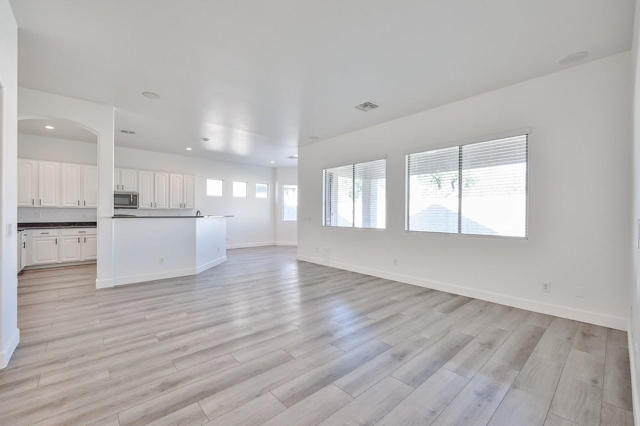 10320 W Cashman Dr - Photo 6 of 30