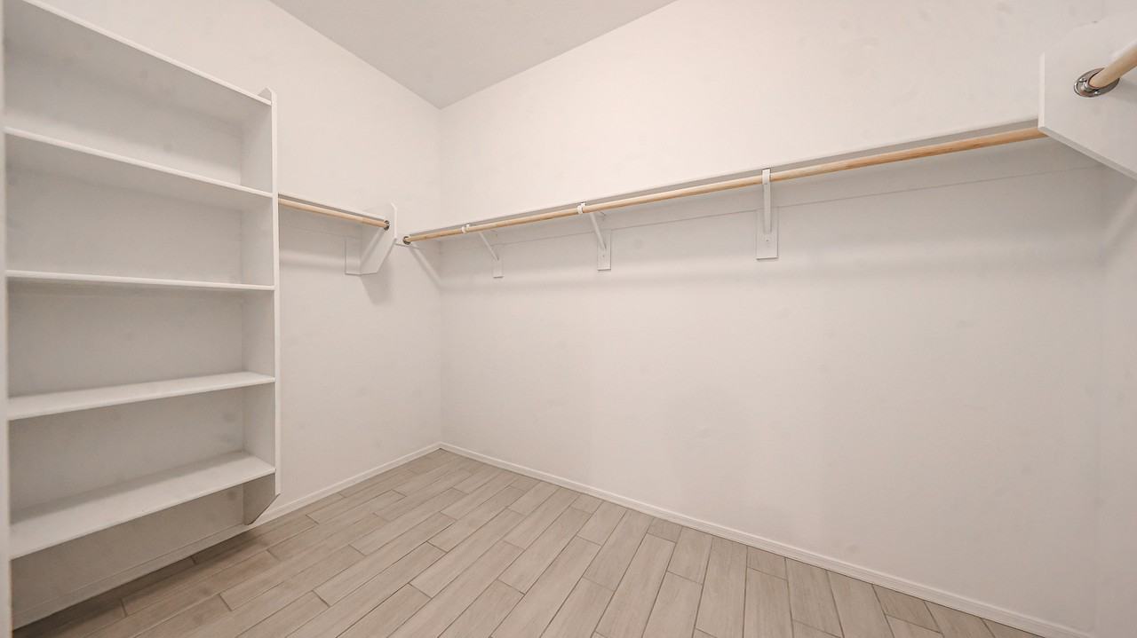 15689 W Woodlands Ave - Photo 4 of 34