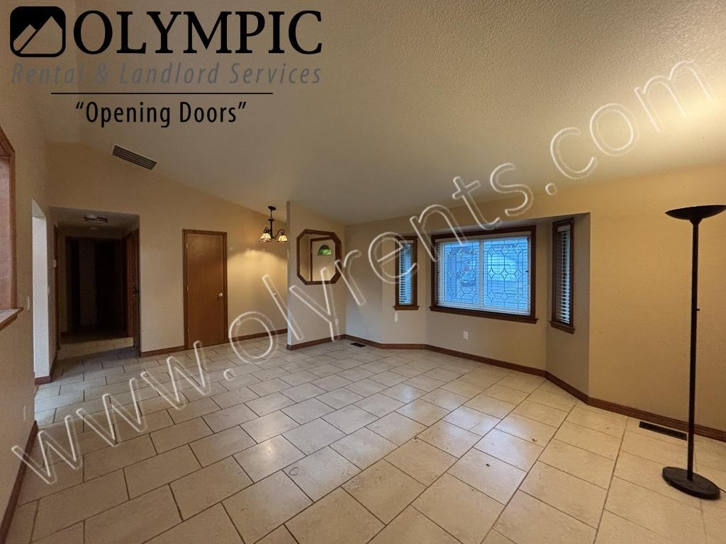 6200 58th Ave Se - Photo 3 of 17