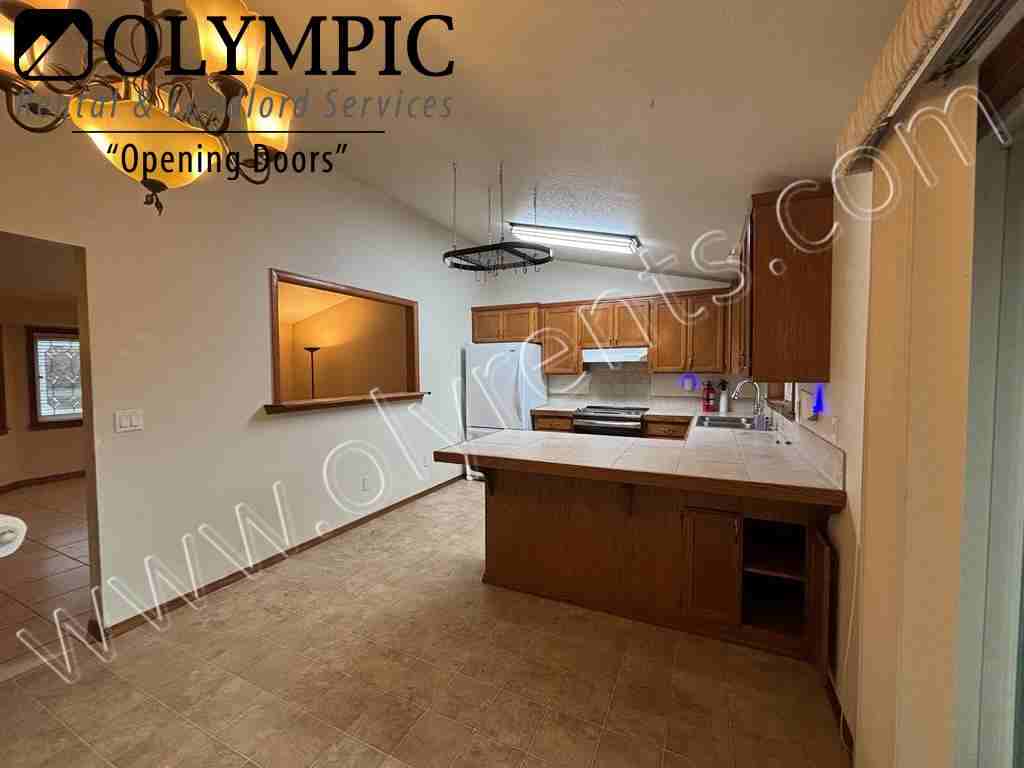 6200 58th Ave Se - Photo 4 of 17