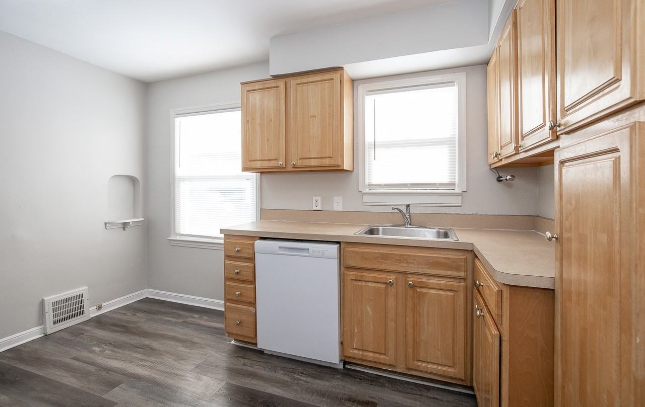 25650 Shoreview Ave - Photo 6 of 22