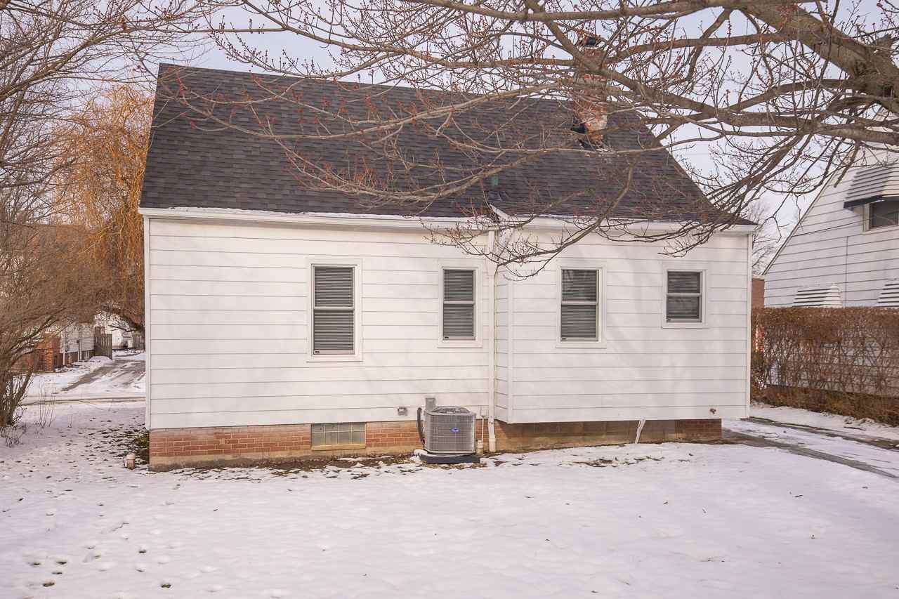 20540 Fuller Ave - Photo 2 of 24