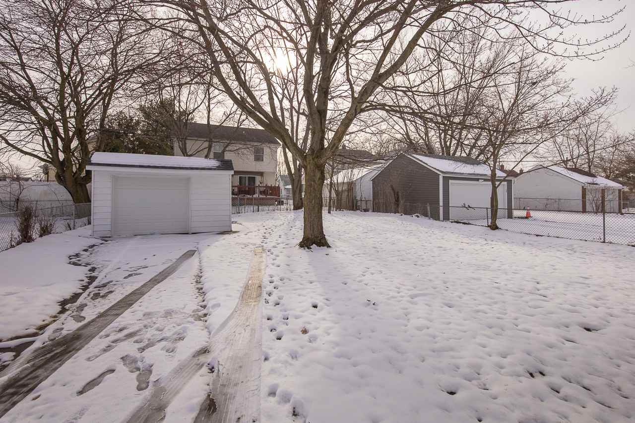 20540 Fuller Ave - Photo 3 of 24