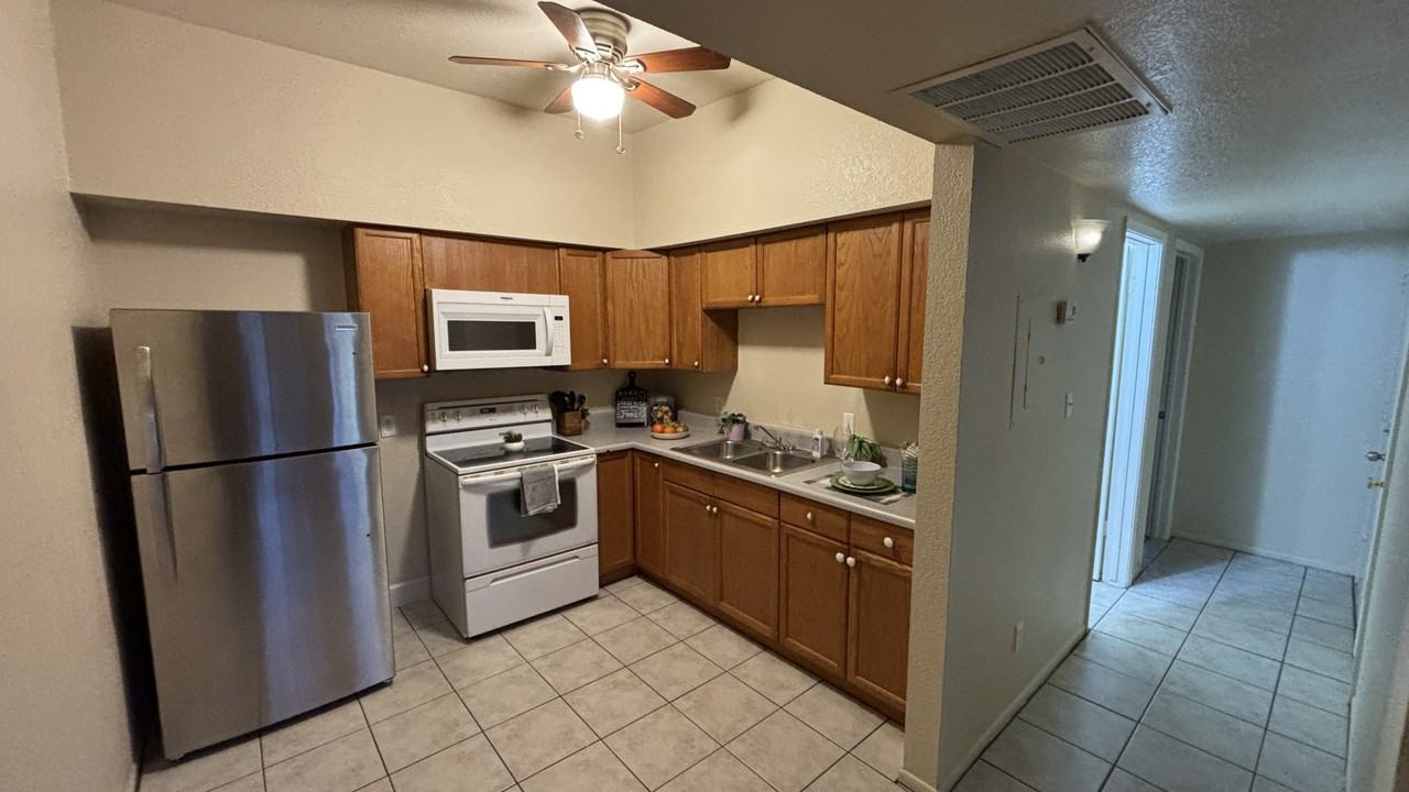 1301 W 3Rd St - Photo 5 of 16