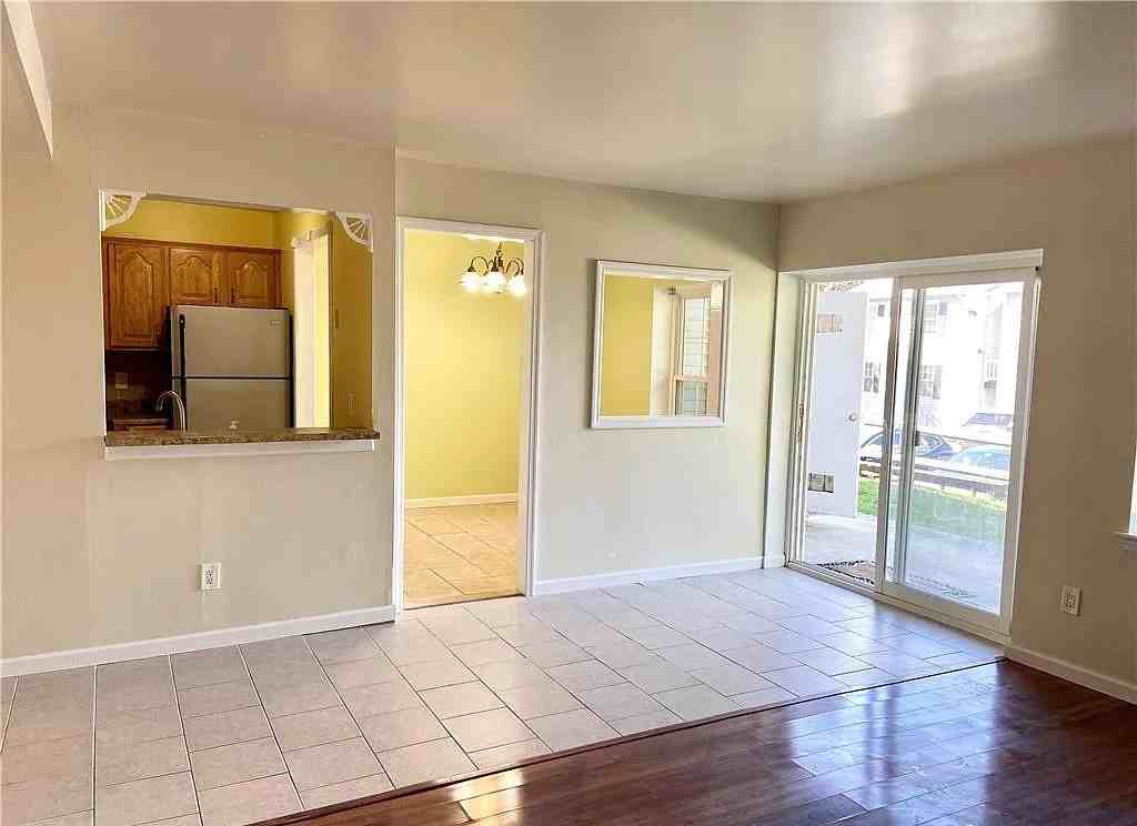 5 Lexington Hl #7 - Photo 2 of 13