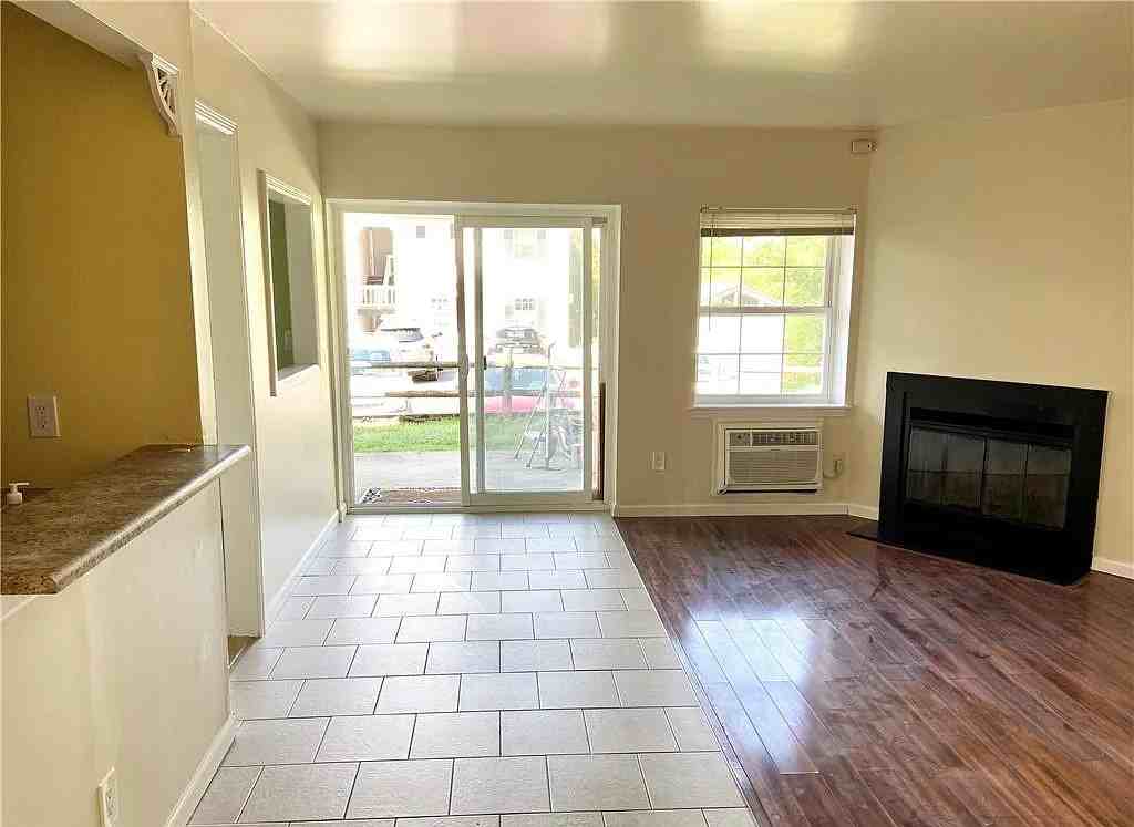 5 Lexington Hl #7 - Photo 3 of 13