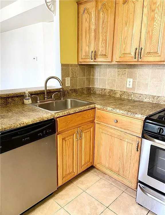 5 Lexington Hl #7 - Photo 4 of 13