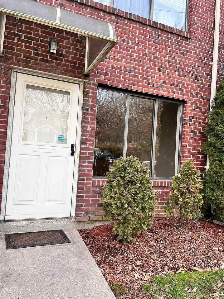 8 Justin Ave #8 - Photo 3 of 18