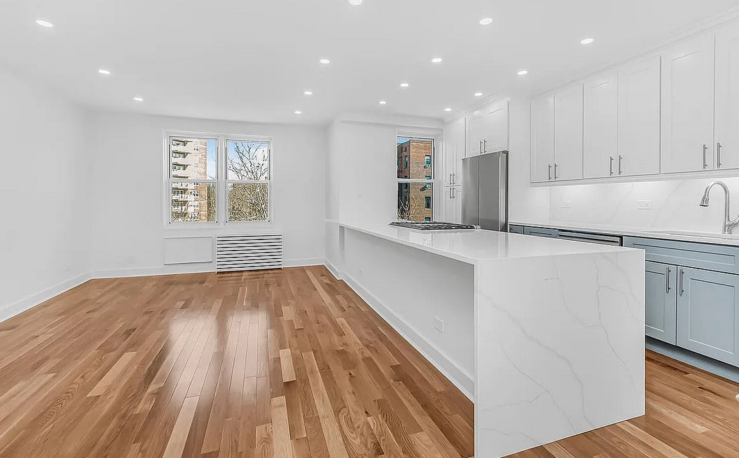 3901 Independence Ave - Photo 4 of 10