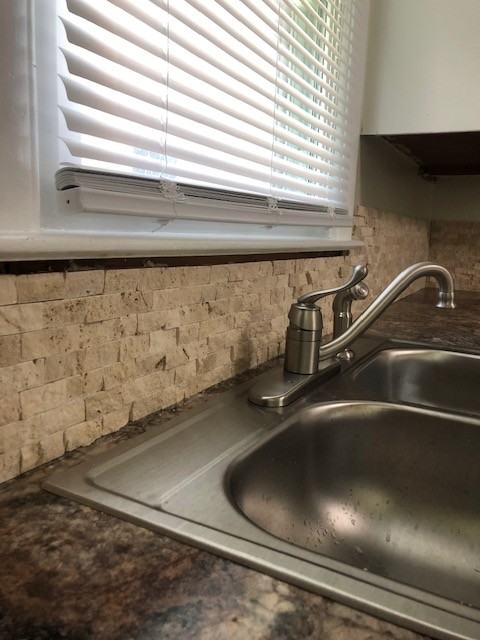 716 Brown Ave - Photo 3 of 9