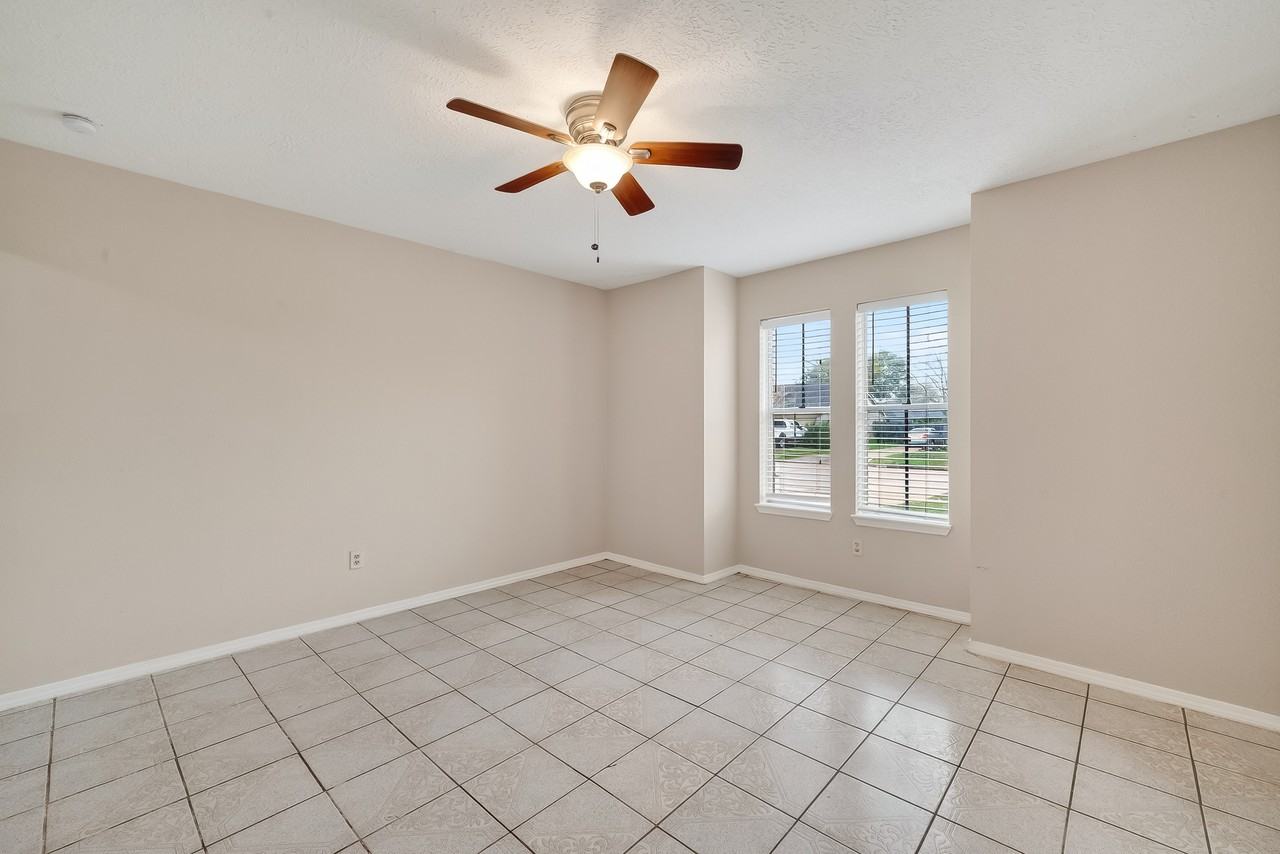 4742 Tain Dr - Photo 5 of 40