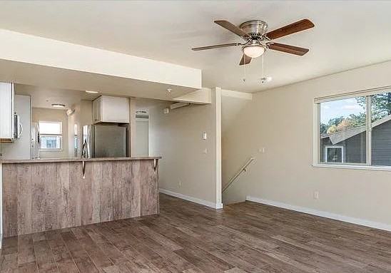 262 Stanley Ave - Photo 2 of 29