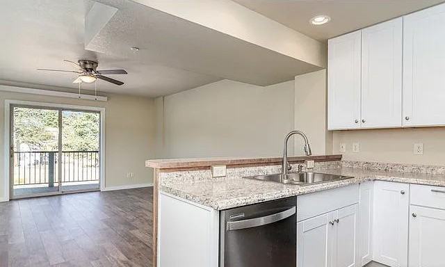 262 Stanley Ave - Photo 6 of 29