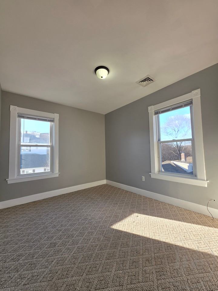 519 Manville Rd - Photo 7 of 11