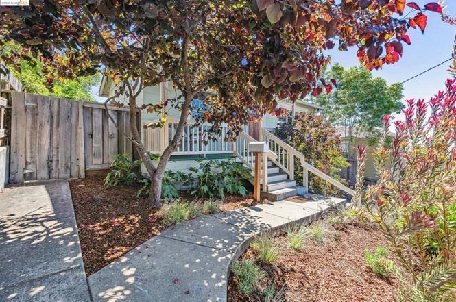 7538 Stockton Ave - Photo 5 of 20