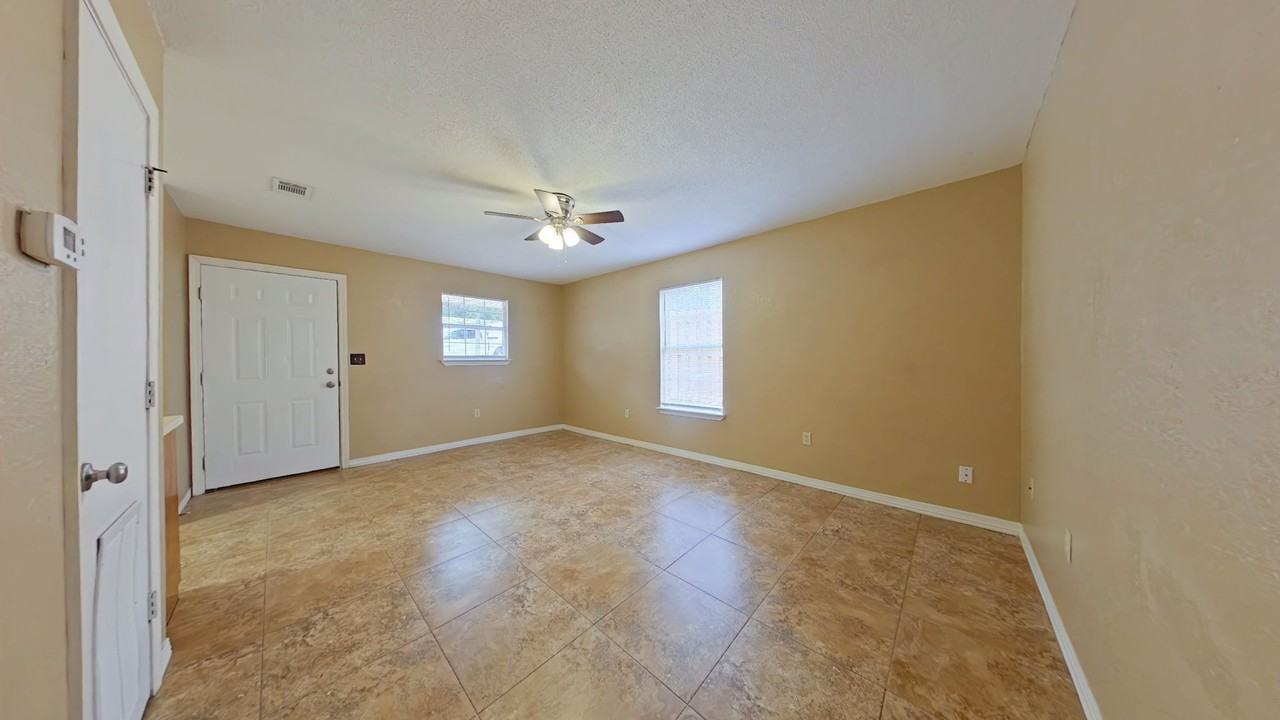 610 Lee Ave - Photo 3 of 16