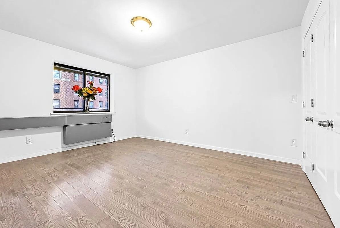 4242 Union St #2A - Photo 5 of 7