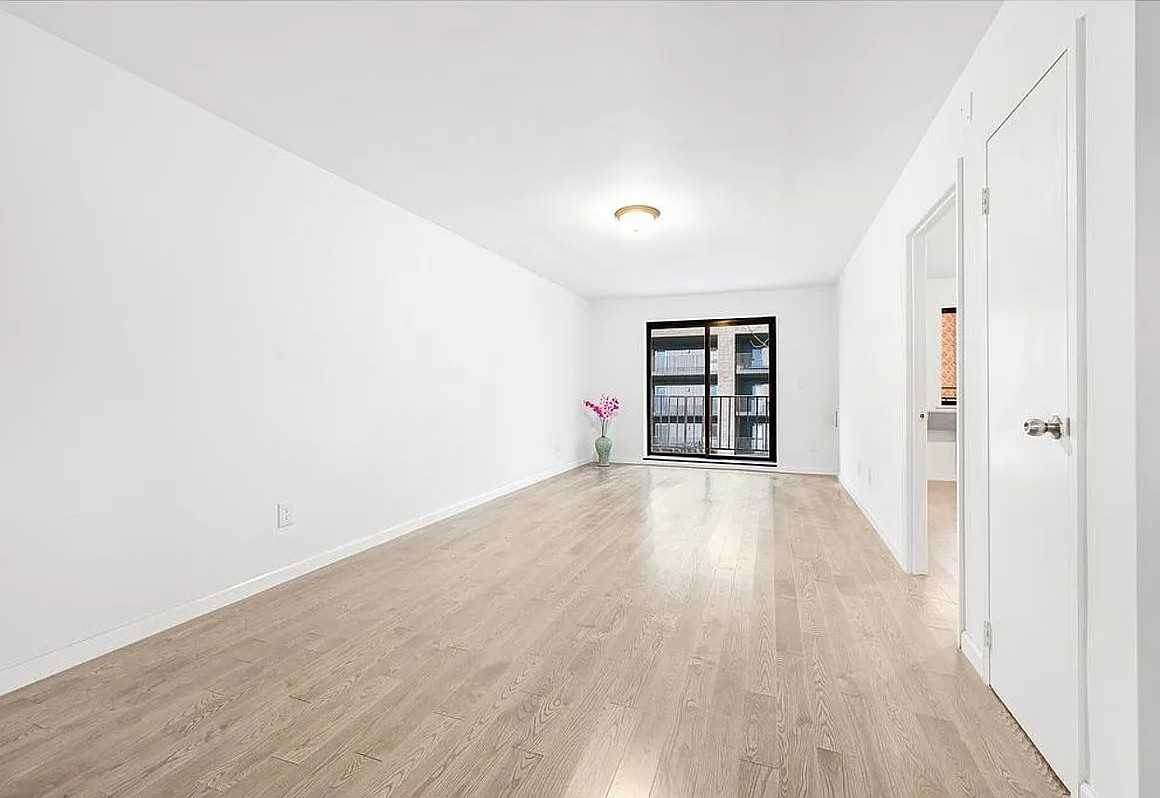 4242 Union St #2A - Photo 6 of 7