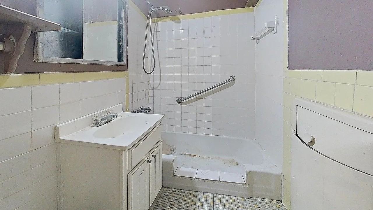 13317 Sanford Ave #1K - Photo 5 of 5