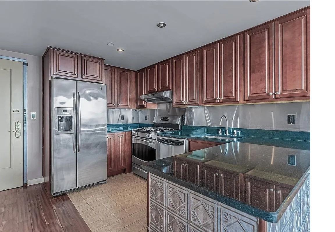 13338 Sanford Ave #9G - Photo 2 of 11