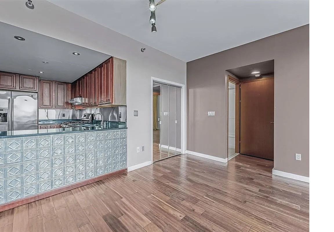 13338 Sanford Ave #9G - Photo 4 of 11