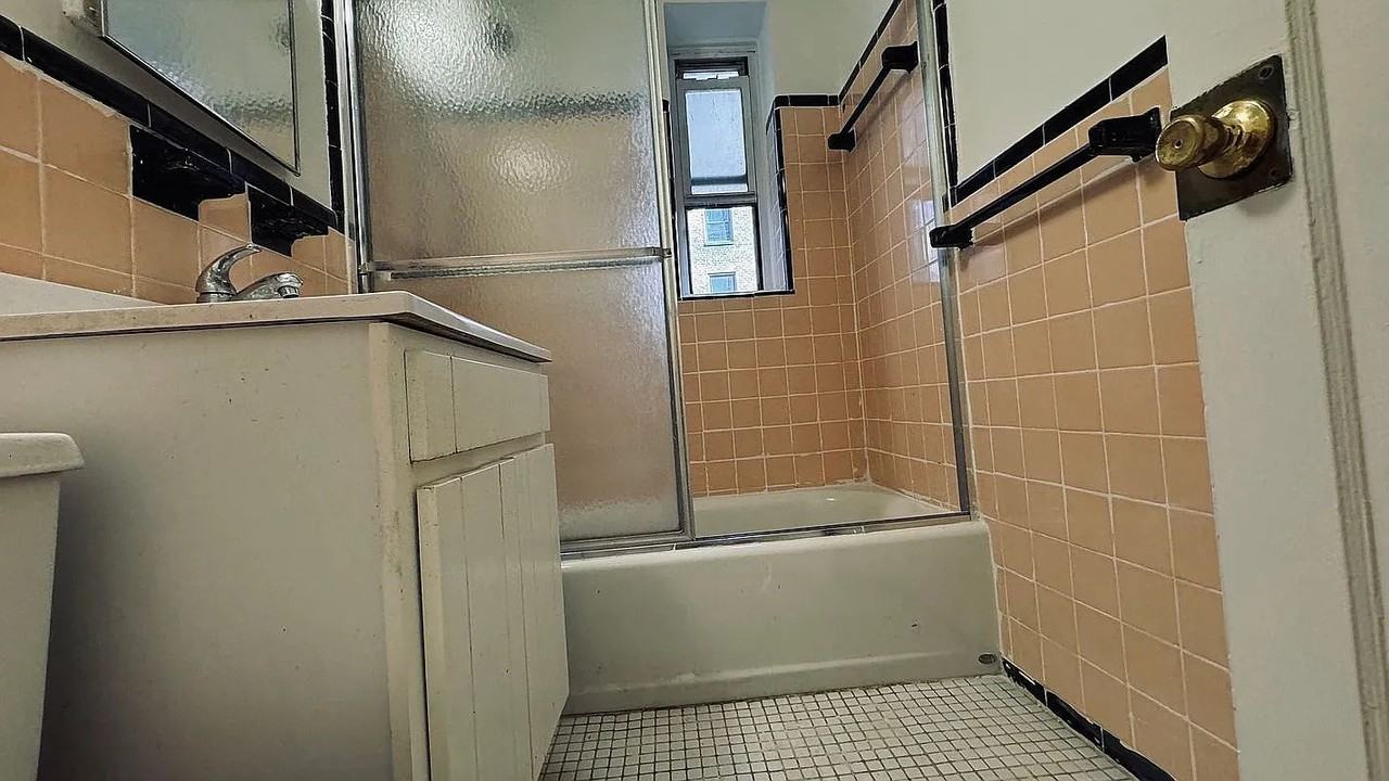 13430 Franklin Ave #1D - Photo 6 of 8