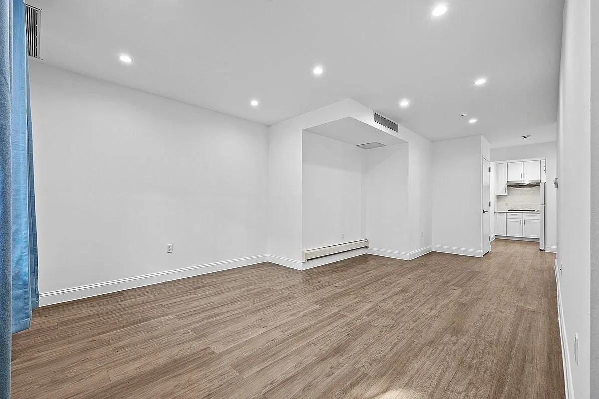 13620 Booth Memorial Ave #2K - Photo 3 of 10