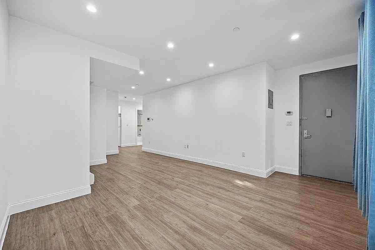 13620 Booth Memorial Ave #2K - Photo 7 of 10