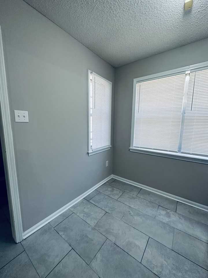 2864 Whitney Ave - Photo 5 of 15