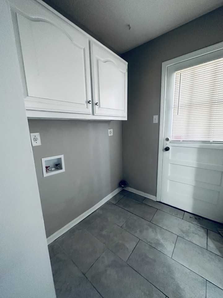 2864 Whitney Ave - Photo 7 of 15