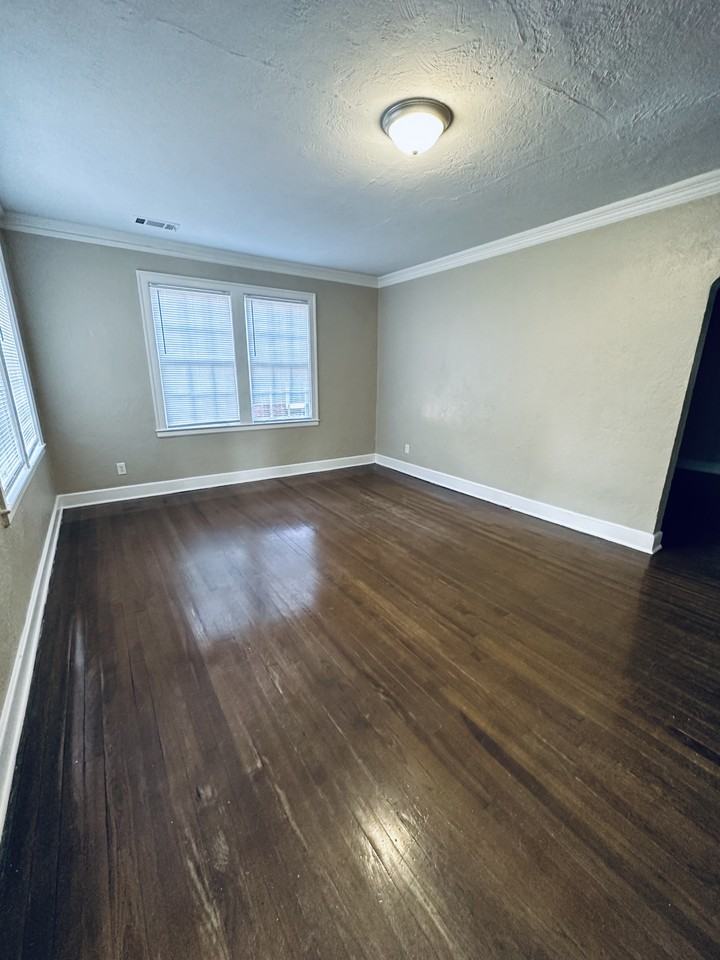 2416 Malone Ave - Photo 2 of 11