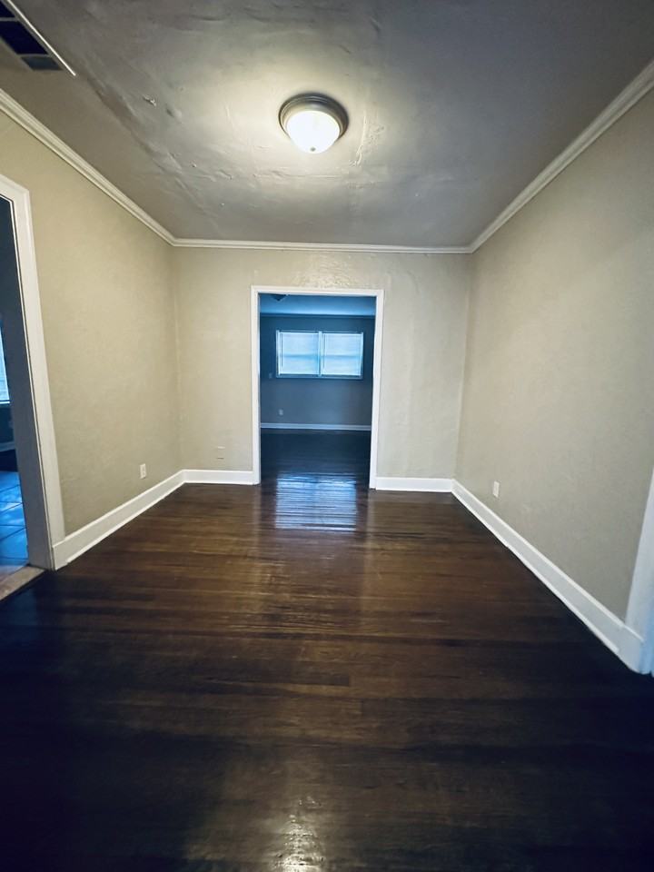 2416 Malone Ave - Photo 4 of 11