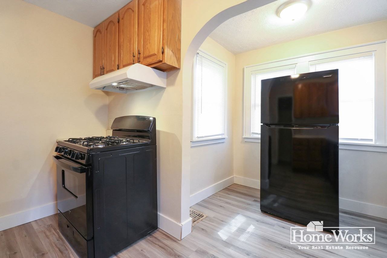 1917 Beverly Pl - Photo 7 of 13